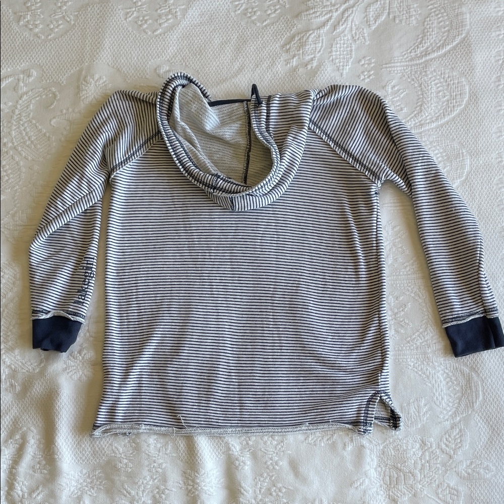 Lake Graphic Striped Hooded Pullover - Navy striped Women’s Size L - Picture 4 of 6